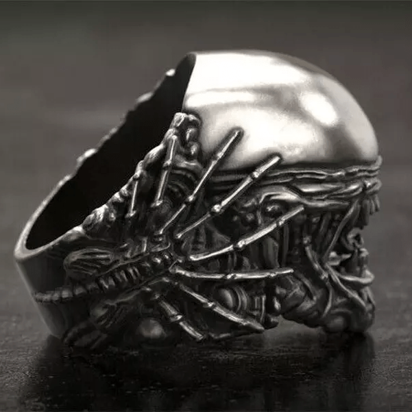 WorldNorse Skull Claw Hug Head Alien Ring